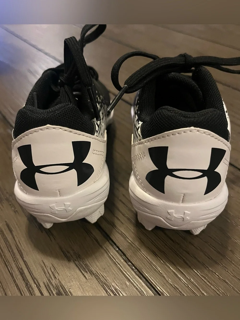 Under Armour Youth Leadoff Low Black/White Splatter Baseball Cleats Size 10 NEW